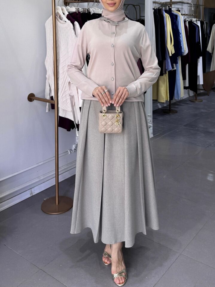 ÇİÇEK DÜĞME DETAYLI HIRKA TAŞ