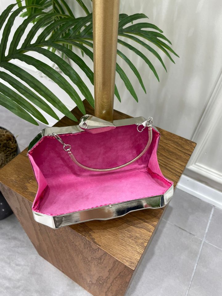 KABARTMALI GÜMÜŞ ÇANTA