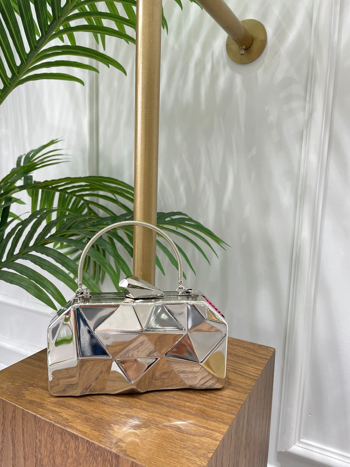 KABARTMALI GÜMÜŞ ÇANTA