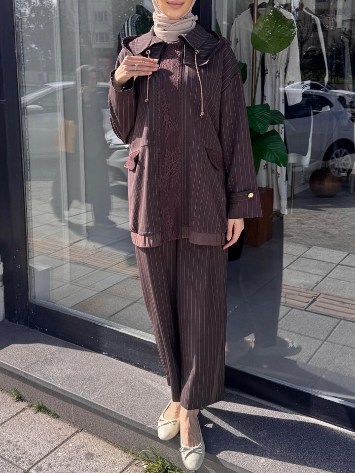 GÜPÜR VE ÇİZGİ DETAY TAKIM KAHVERENGİ