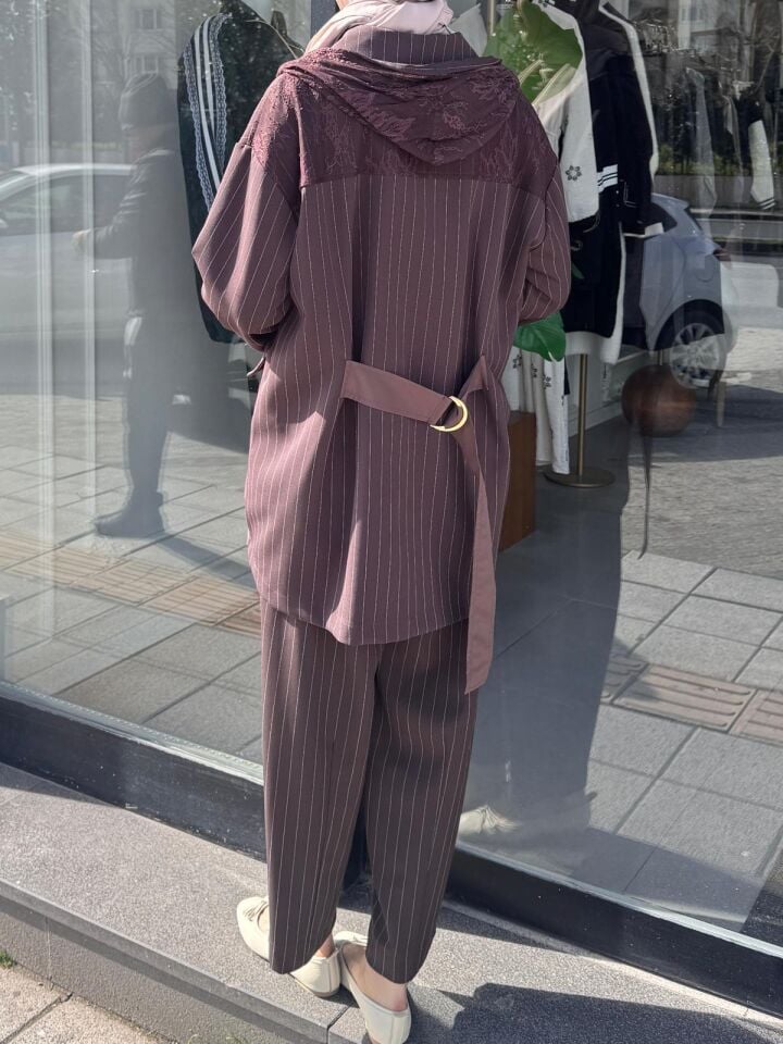 GÜPÜR VE ÇİZGİ DETAY TAKIM KAHVERENGİ