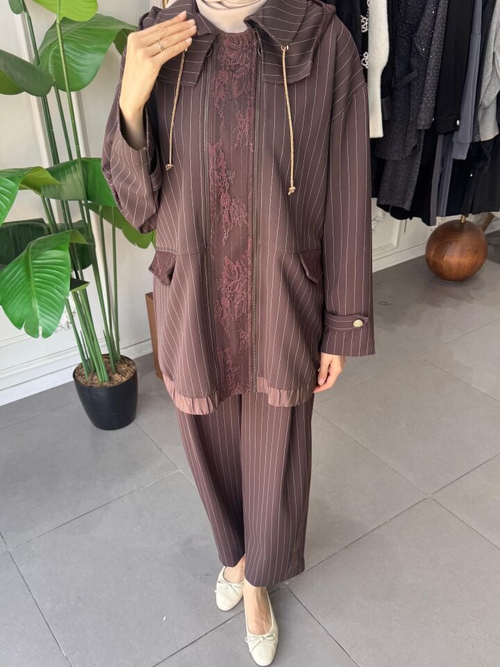 GÜPÜR VE ÇİZGİ DETAY TAKIM KAHVERENGİ