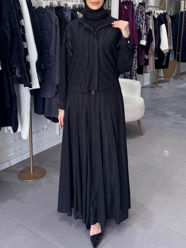 APOLET VE GÜPÜR DETAY ETEKLİ TAKIM SİYAH