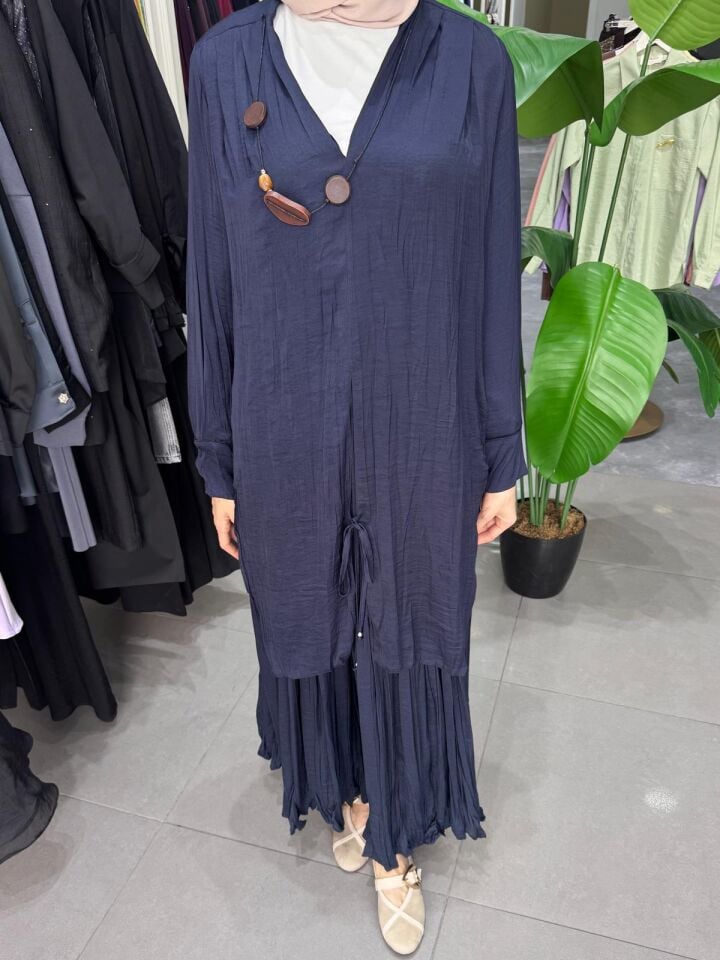 AKSESUAR DETAYLI ETEKLİ CUPRA TAKIM LACİVERT