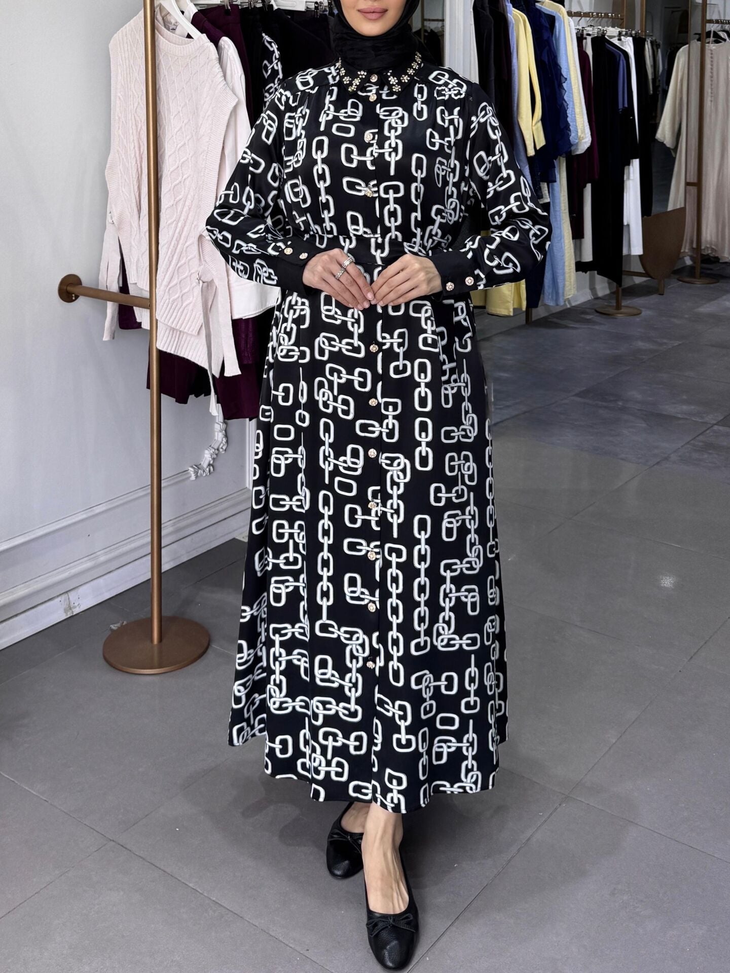 YAKA TAŞ İŞLEMELİ SATEN ELBİSE SİYAH