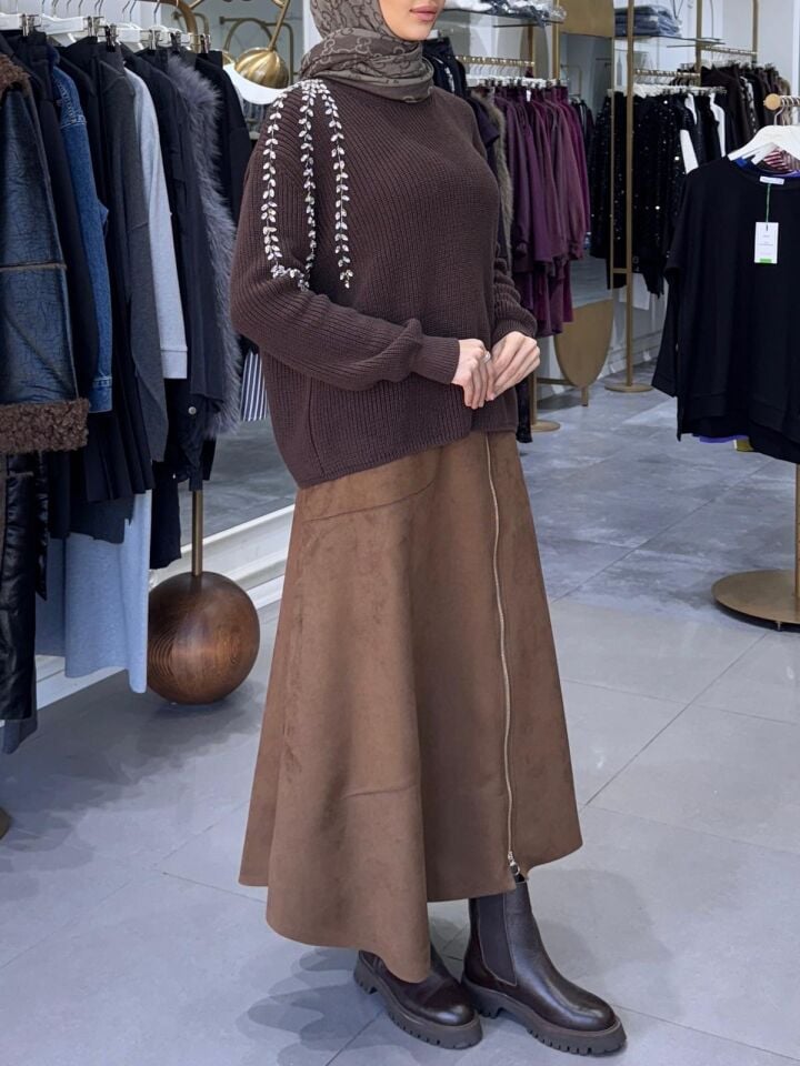 TAŞ İŞLEMELİ TRİKO BLUZ KAHVE