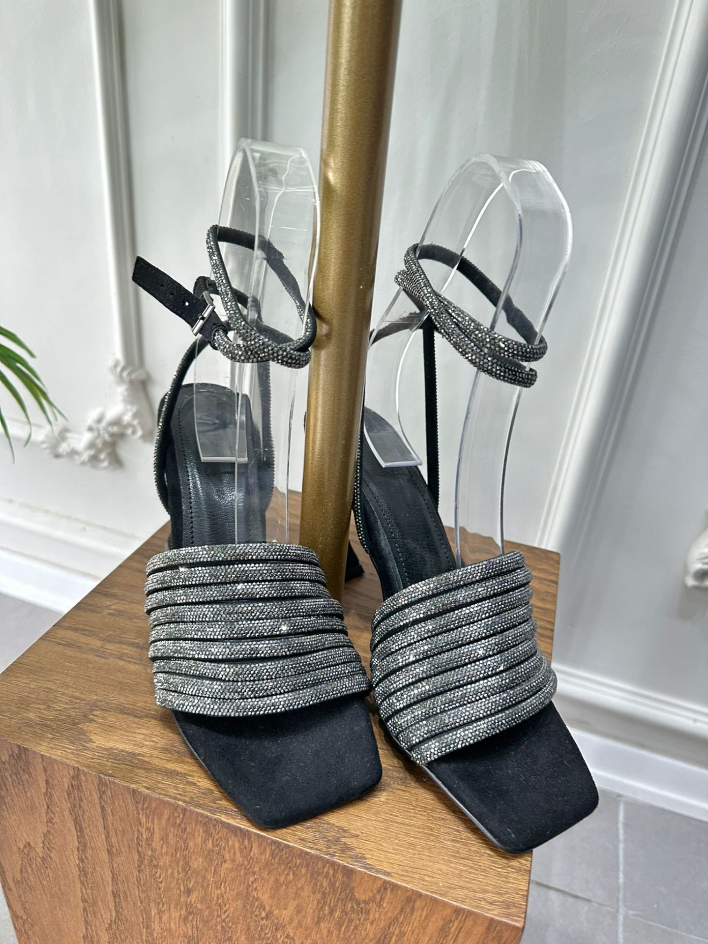 MODA HASEN TAŞLI SANDALET SİYAH