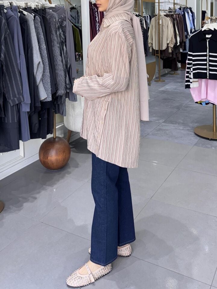 KAVİ DÜĞME DETAYLI GÖMLEK