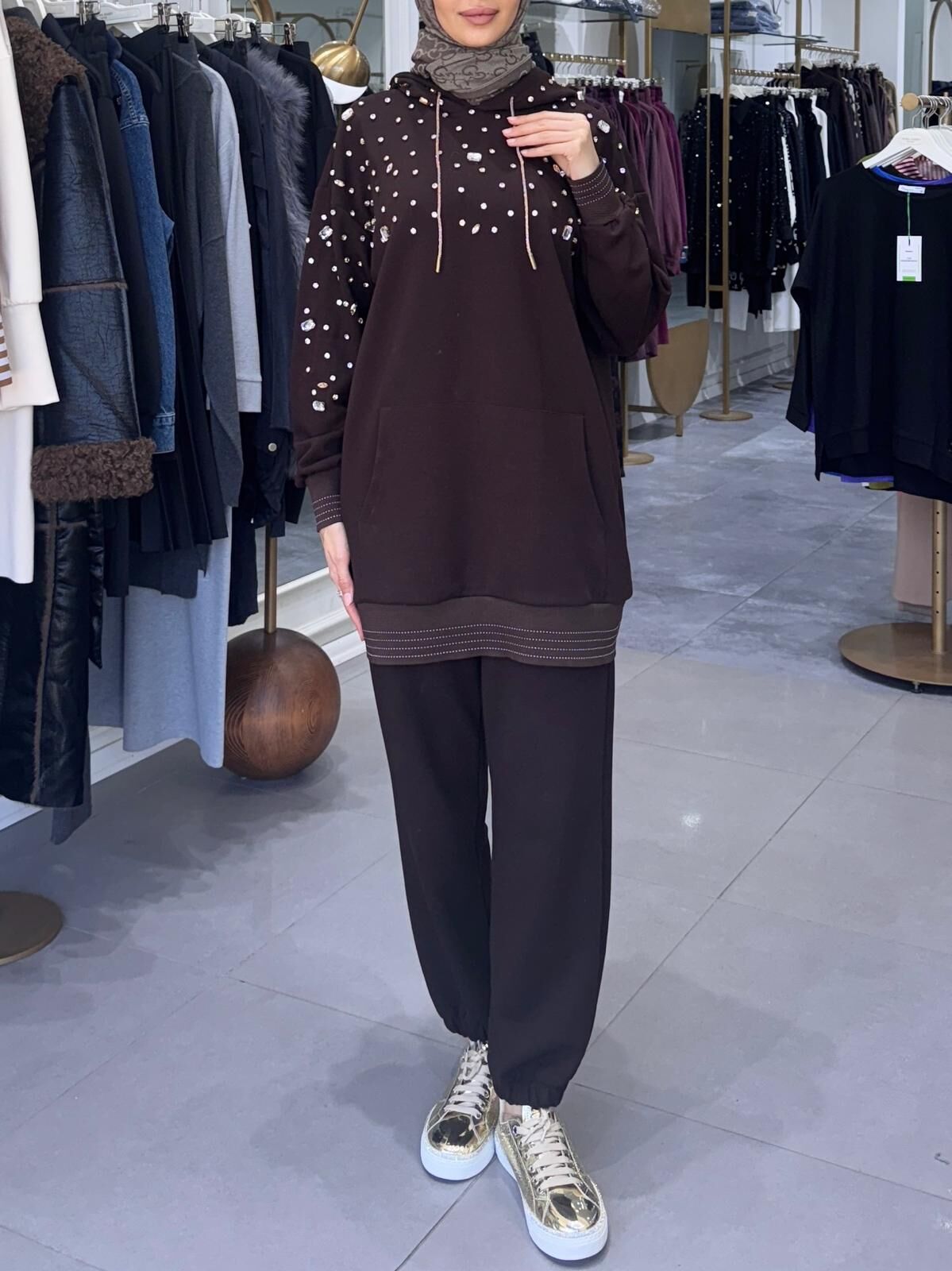 İŞLEMELİ KAPŞONLU MODAL KAHVERENGİ