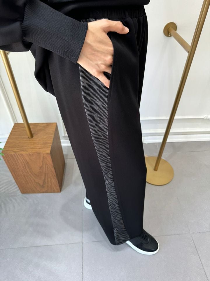 ZEBRA DESENLİ FİYONK DETAYLI TAKIM SİYAH
