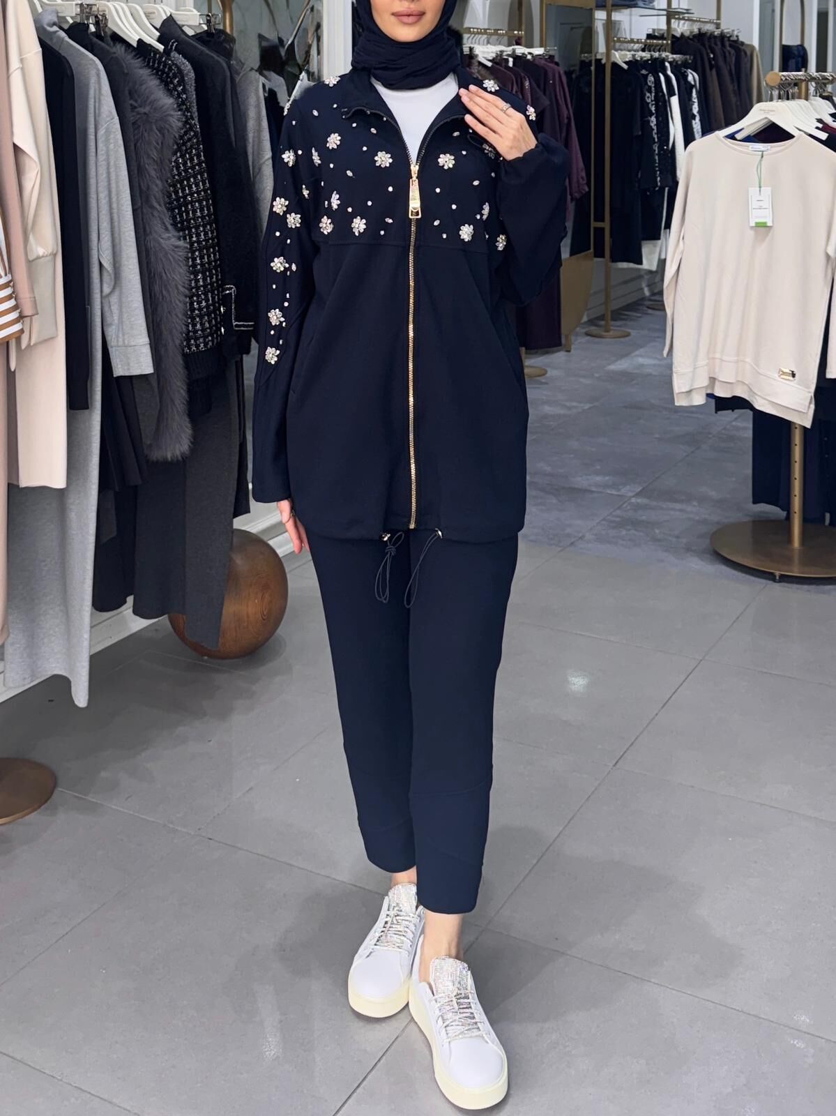 İŞLEMELİ MODAL TAKIM LACİVERT