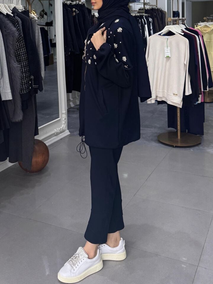 İŞLEMELİ MODAL TAKIM LACİVERT