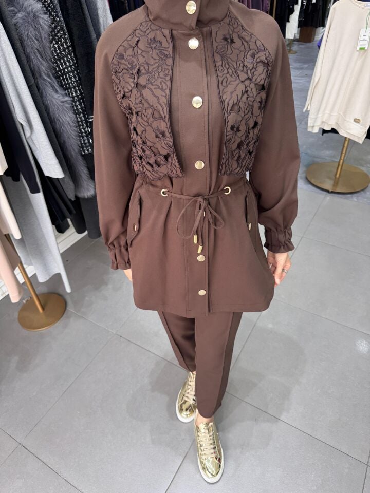 BRİELLE DANTEL GARNİ TAKIM KAHVERENGİ