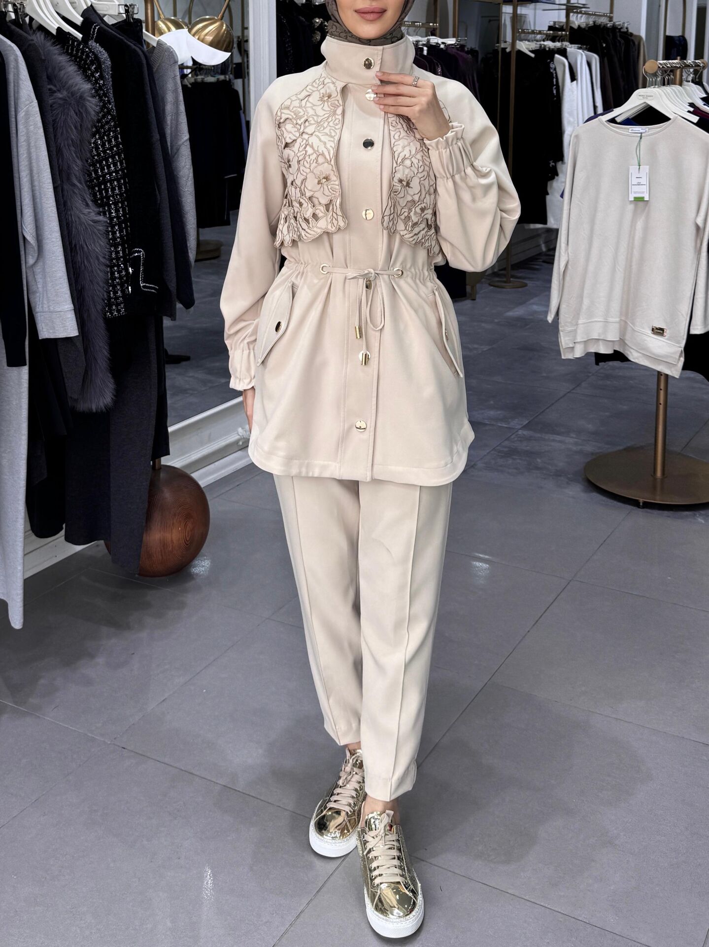 BRİELLE DANTEL GARNİ TAKIM BEJ