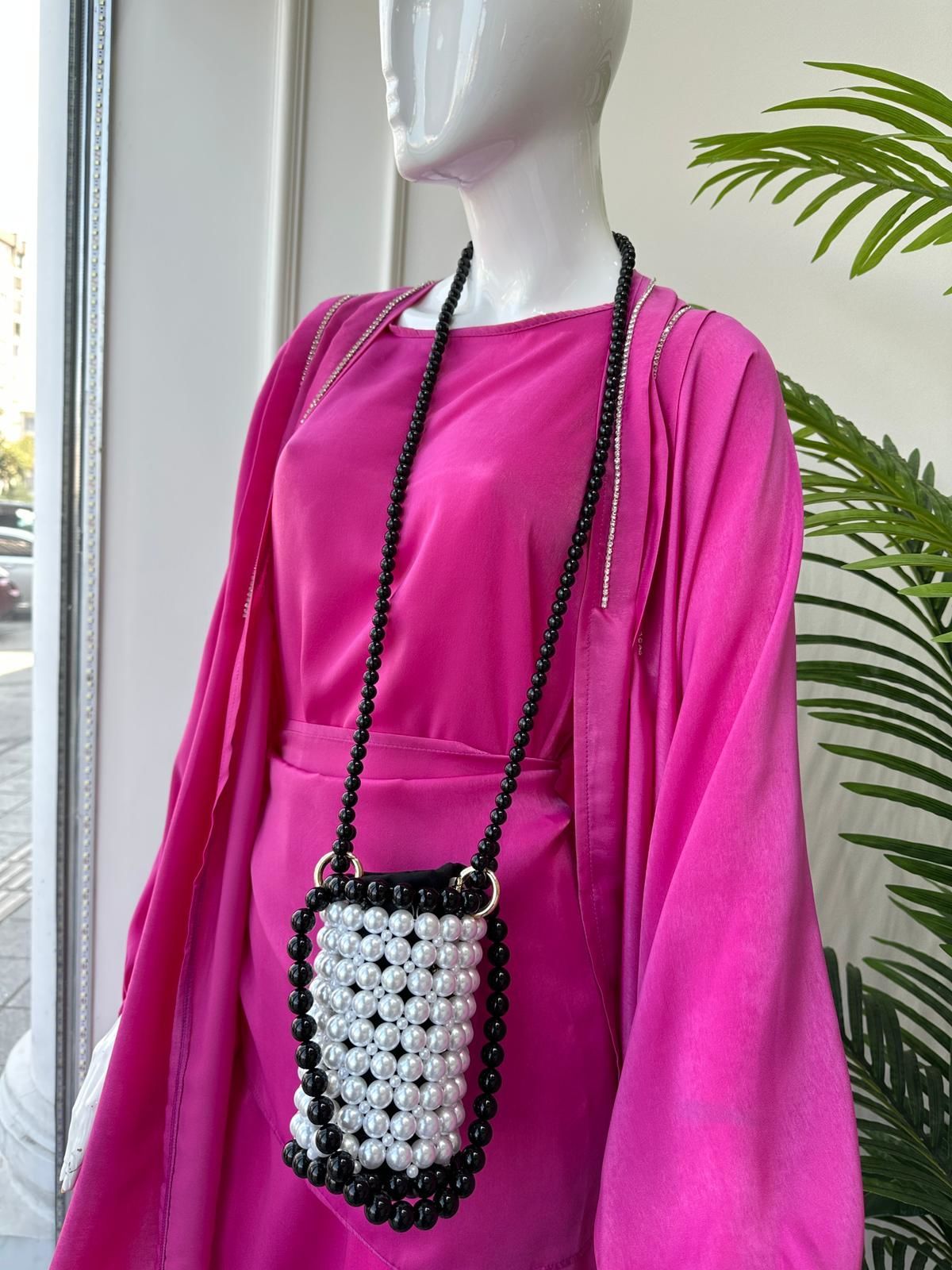 BEYAZ BONCUKLU SİYAH ÇANTA