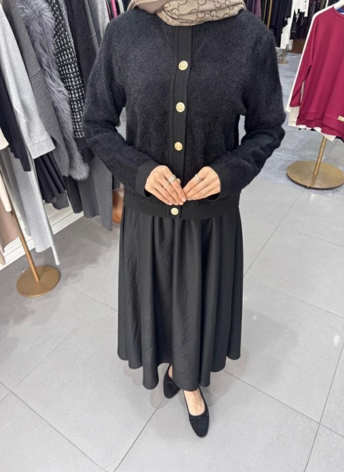 DÜĞME DETAY MİDİ TRİKO HIRKA SİYAH