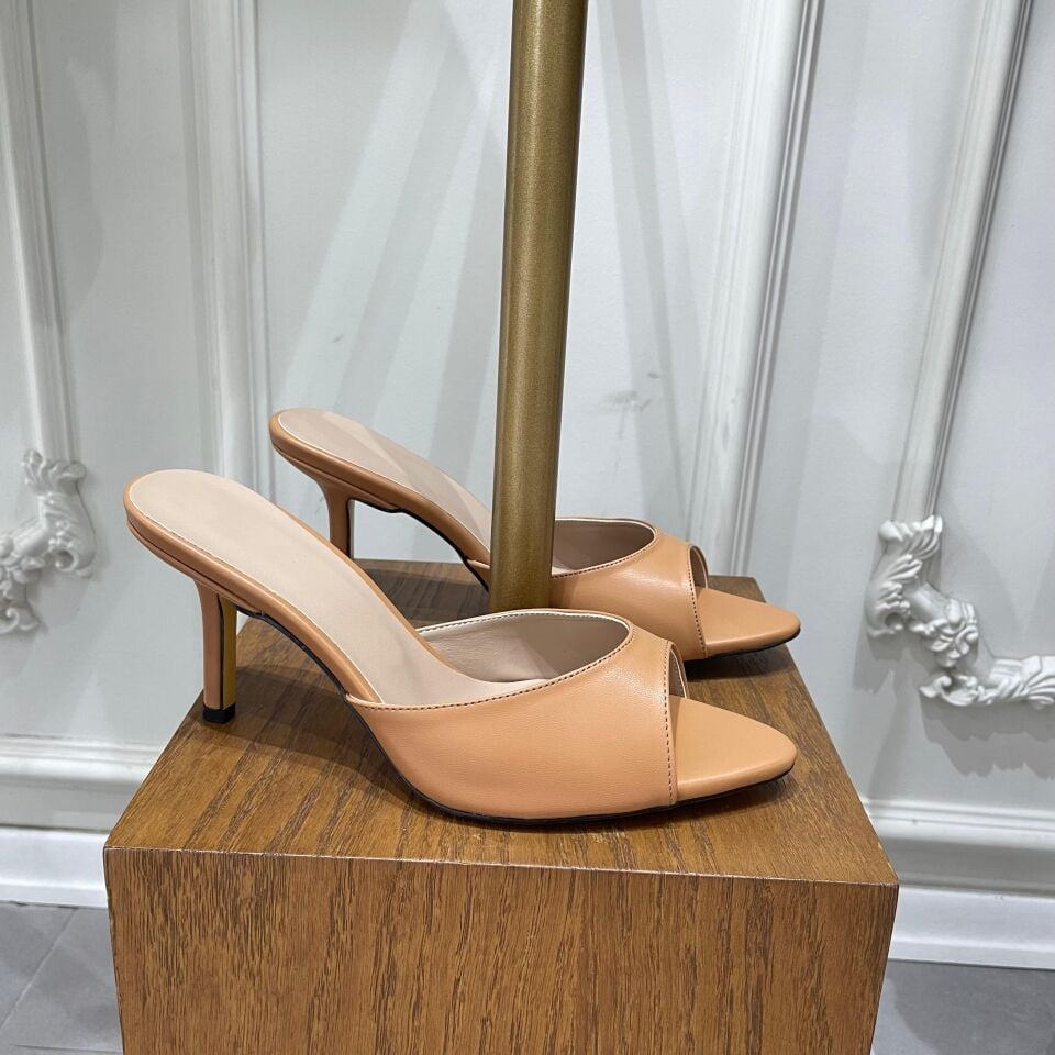 TOPUKLU DERİ TERLİK TABA