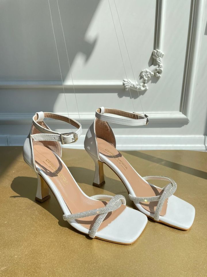 MODA HASEN ÇAPRAZ DESENLİ TAŞLI AYAKKABI 36