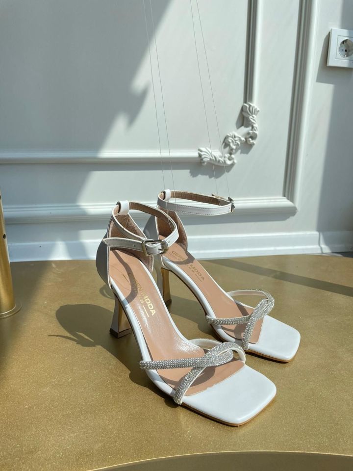 MODA HASEN ÇAPRAZ DESENLİ TAŞLI AYAKKABI 36