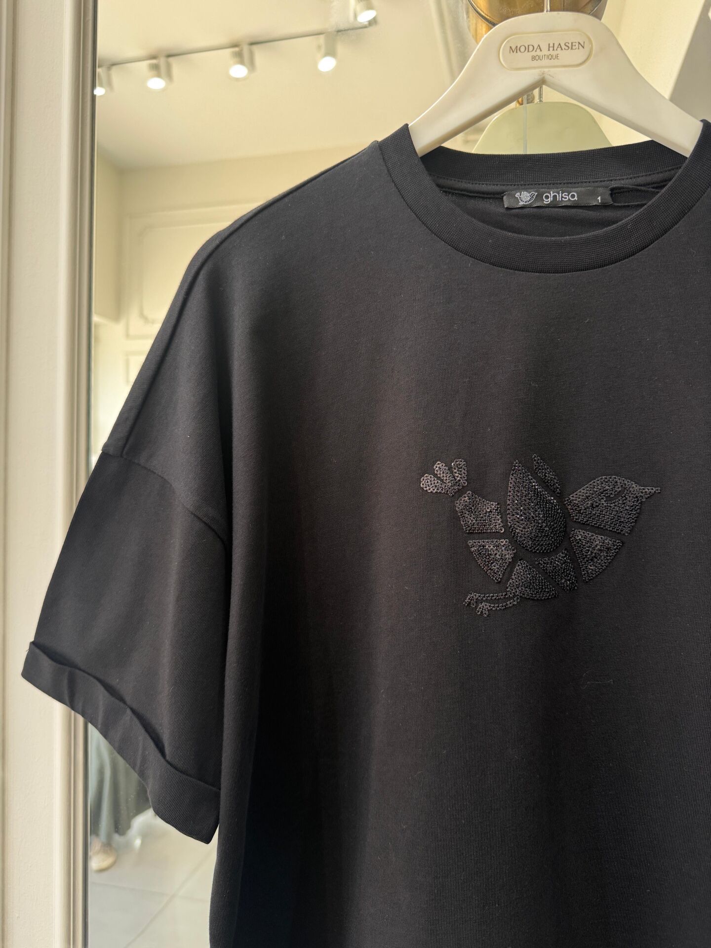 KUŞ DESEN KISA KOLLU TİŞÖRT SİYAH