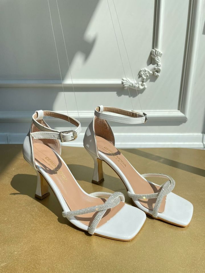 MODA HASEN ÇAPRAZ DESENLİ TAŞLI AYAKKABI 37