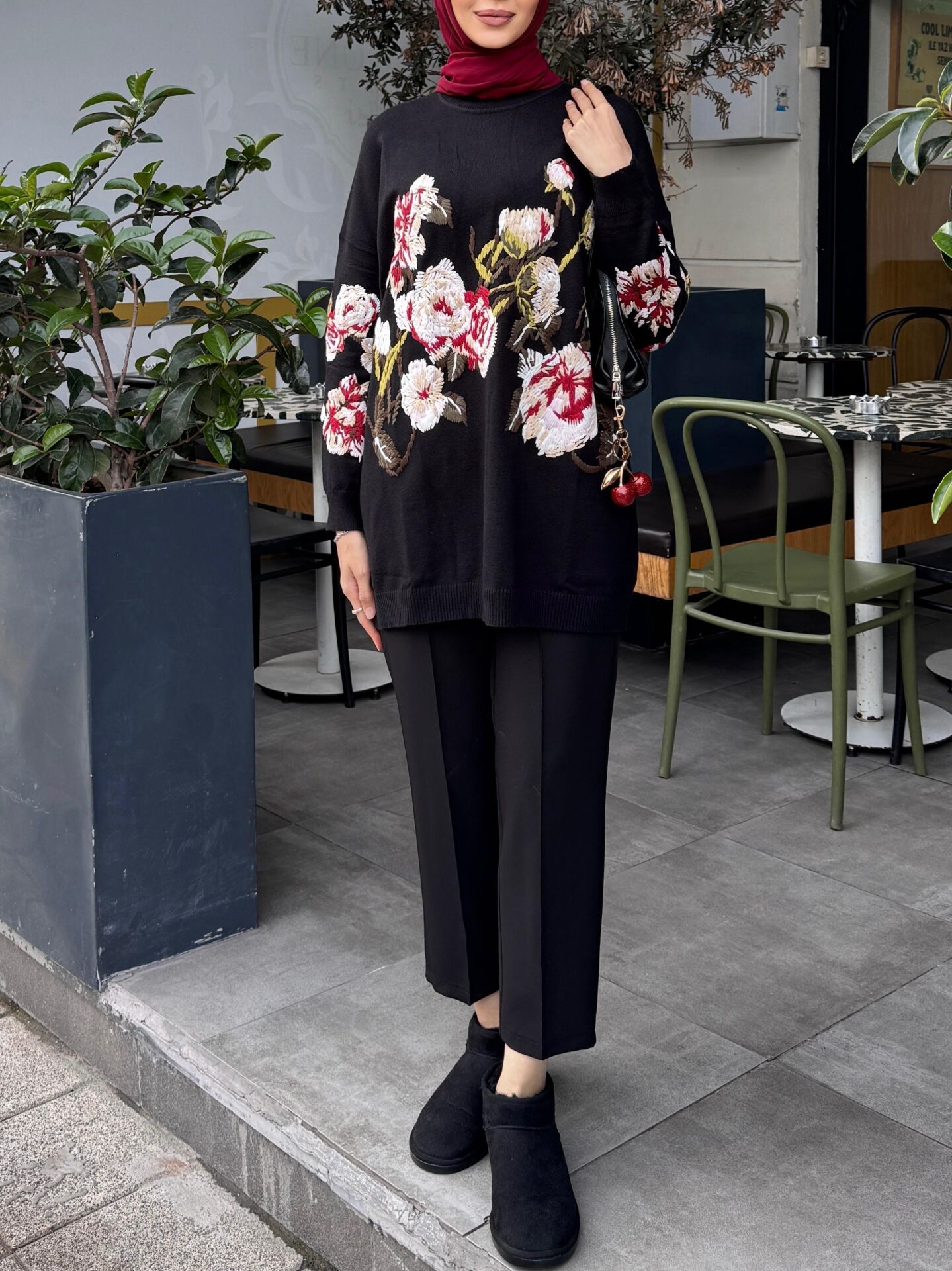 ÇİÇEK İŞLEMELİ KAZAK