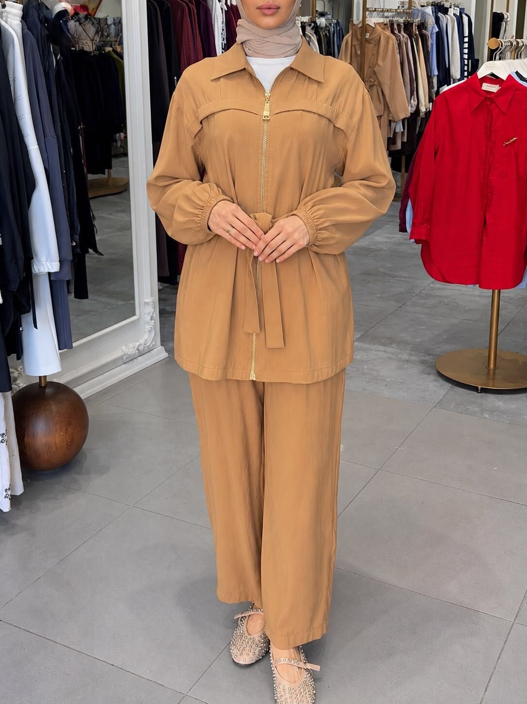 NAKIŞLI KEMERLİ TAKIM CAMEL