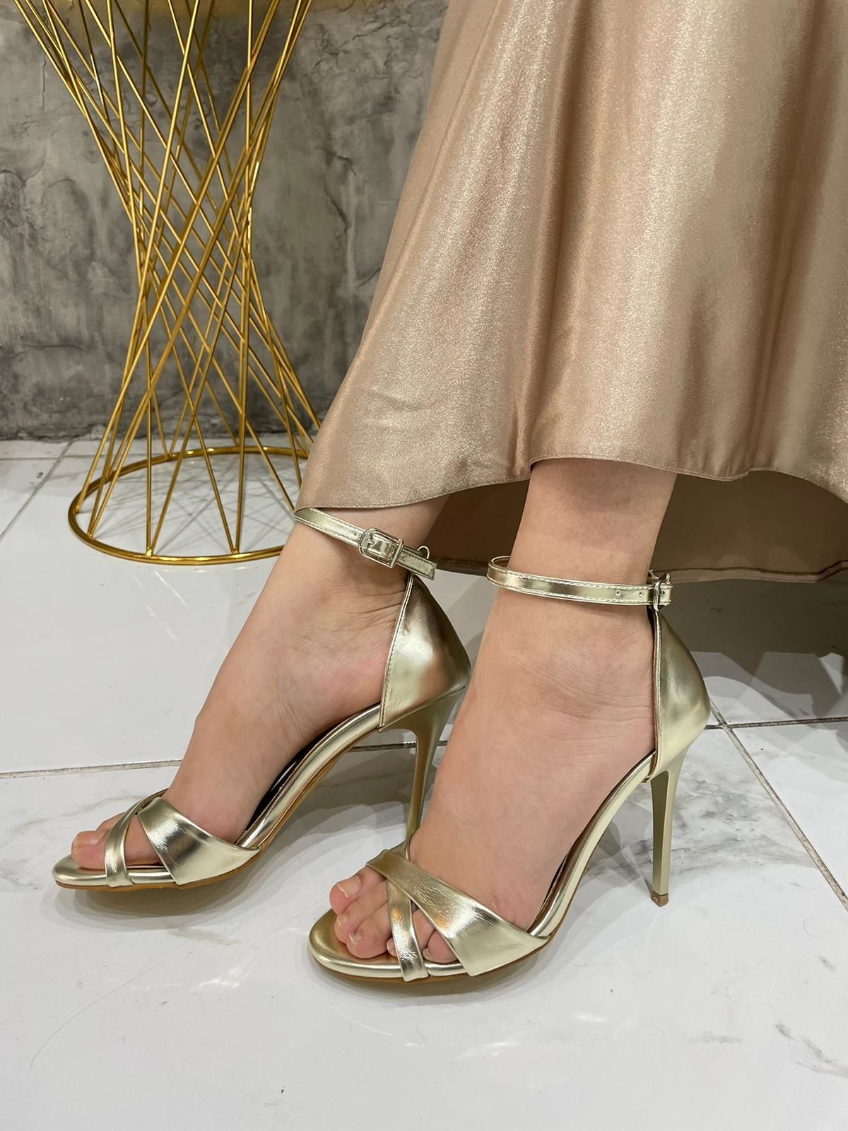 MODA HASEN DÜZ ÇAPRAZ BAĞCIKLI GOLD AYAKKABI