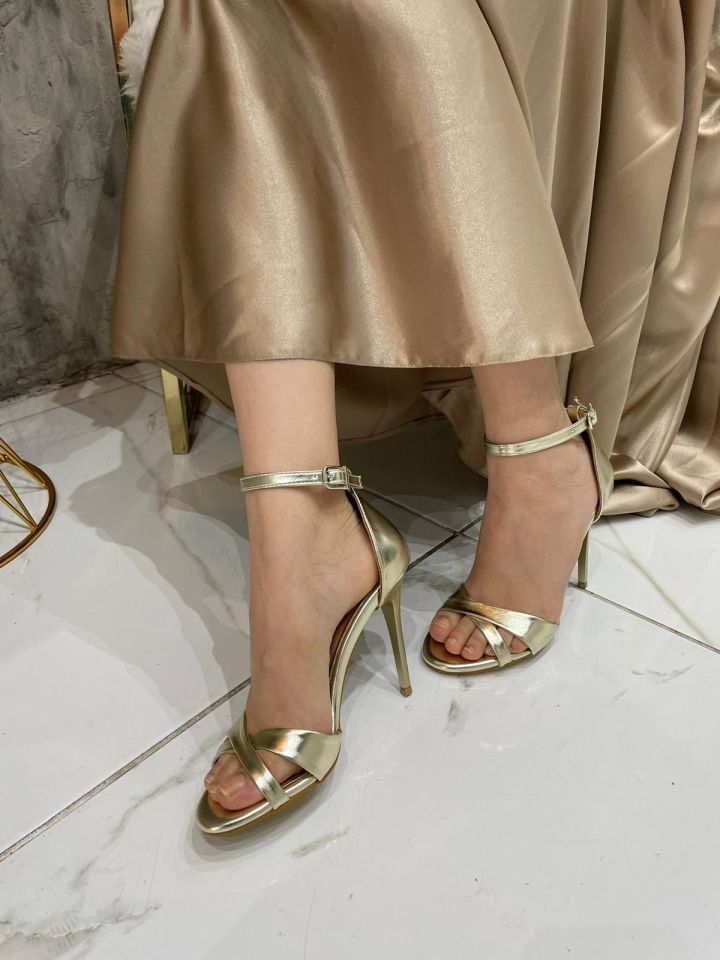 MODA HASEN DÜZ ÇAPRAZ BAĞCIKLI GOLD AYAKKABI