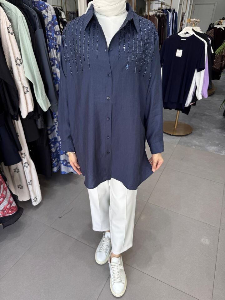 SIRALI BONCUK İŞLEMELİ GÖMLEK LACİVERT