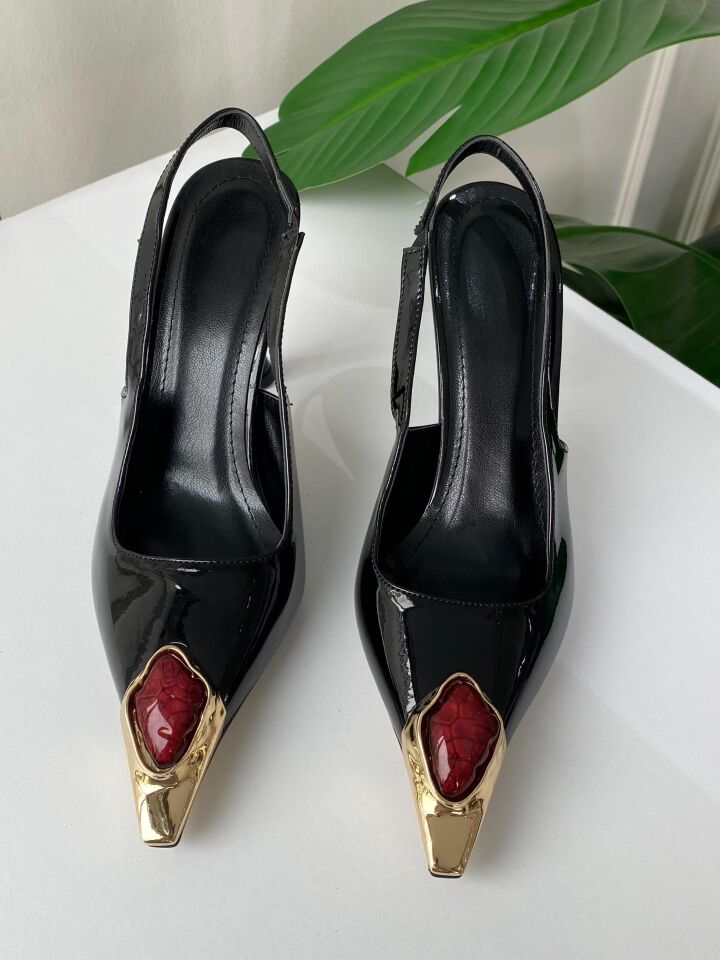 BURUN UCU GOLD DETAYLI TOPUKLU Ayakkabı