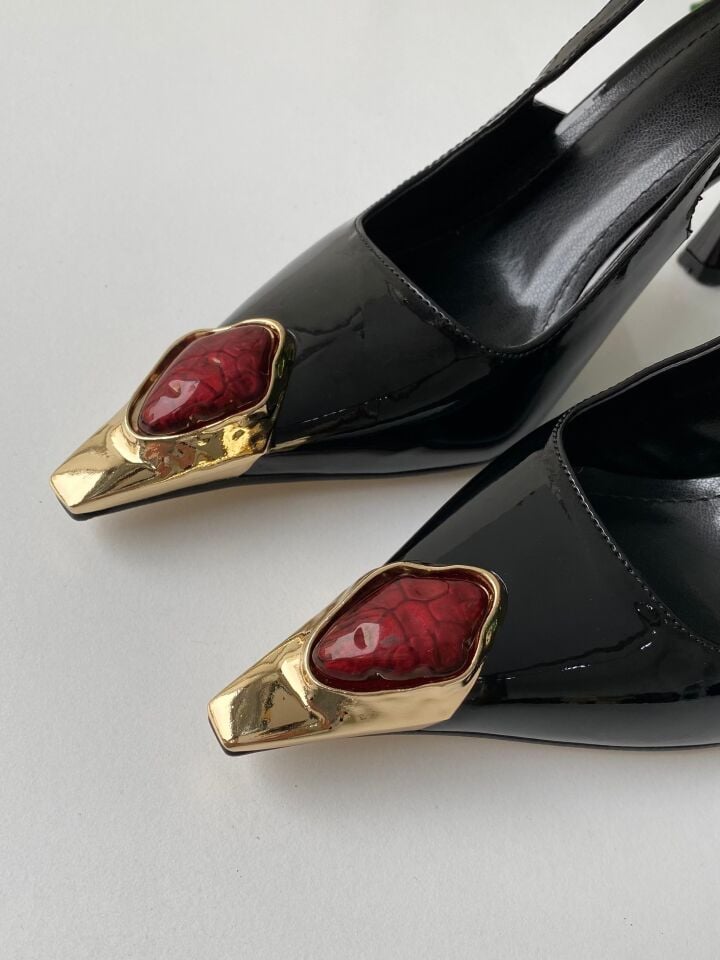 BURUN UCU GOLD DETAYLI TOPUKLU Ayakkabı