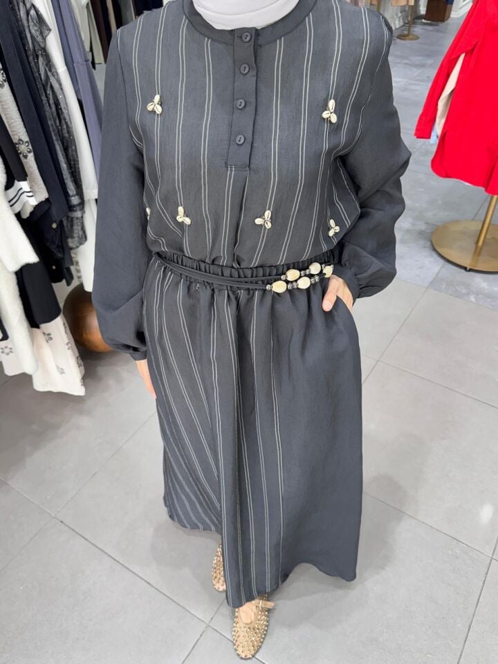 İSTİRİDYE DETAYLI MİRANDA ETEKLİ TAKIM