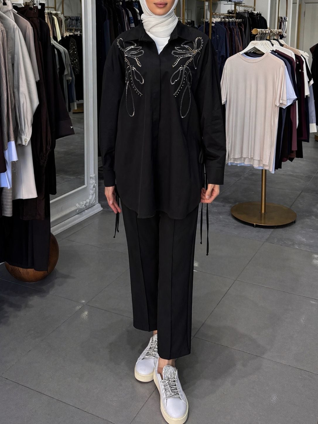 GÜMÜŞ NAKIŞLI GÖMLEK SİYAH