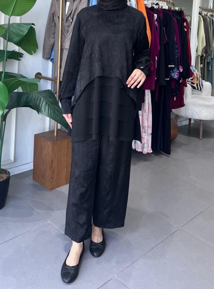 KENDİNDEN DESENLİ KATLI TAKIM