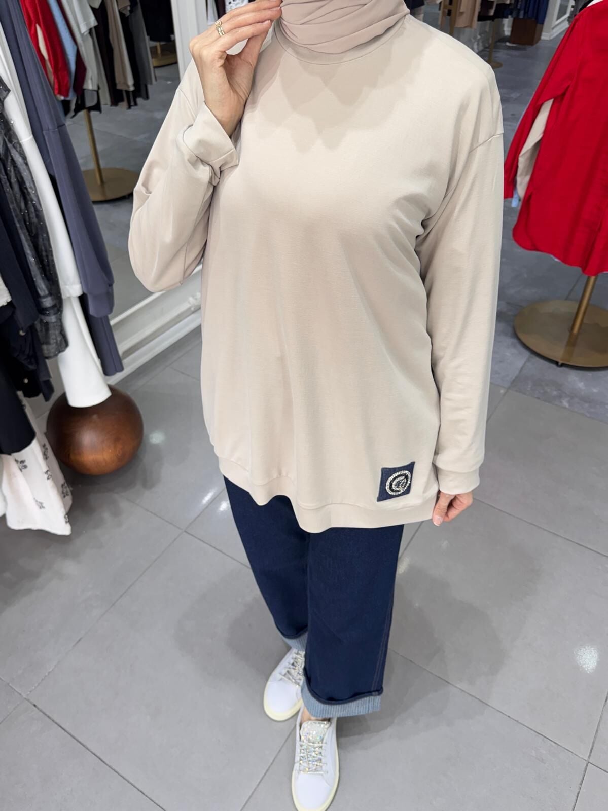 LOGO İŞLEMELİ TENSEL SWEATSHİRT BEJ