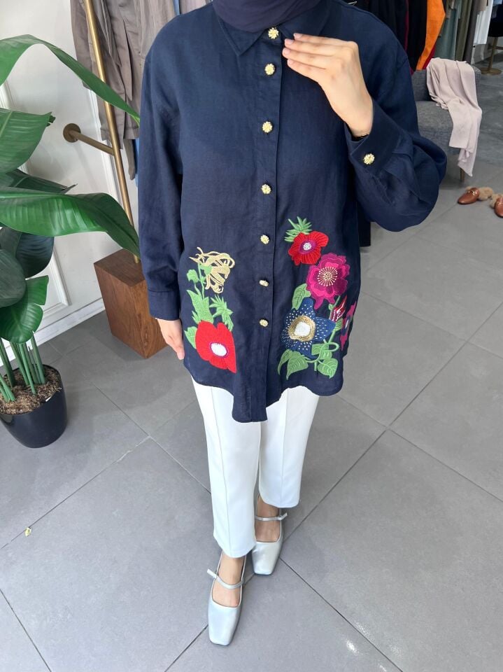 ÇİÇEK NAKIŞ DETAYLI GÖMLEK