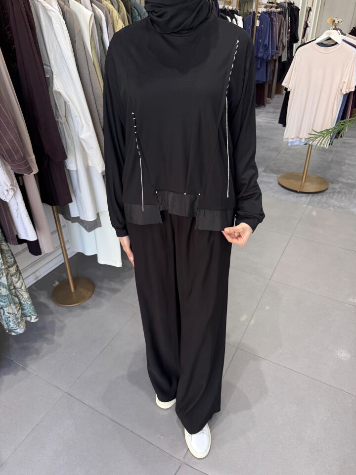 ÖNÜ DRAPE VE İP DETAYLI BAMBU BLUZ SİYAH