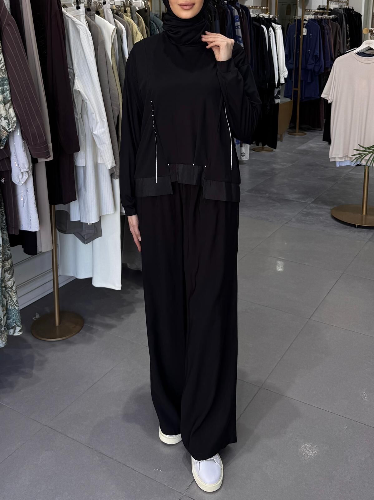 ÖNÜ DRAPE VE İP DETAYLI BAMBU BLUZ SİYAH
