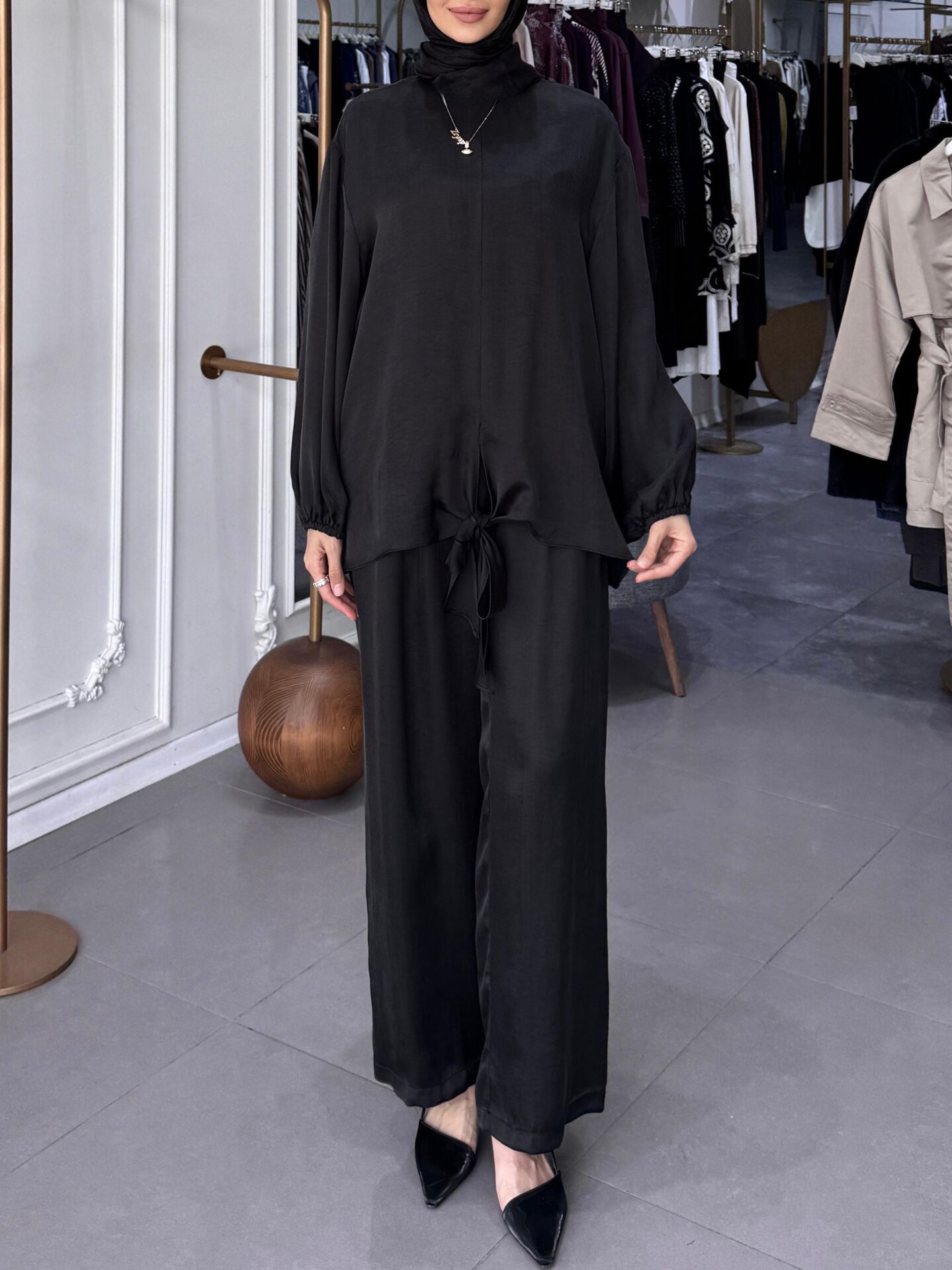 BAĞLAMA DETAYLI İPEK TAKIM SİYAH