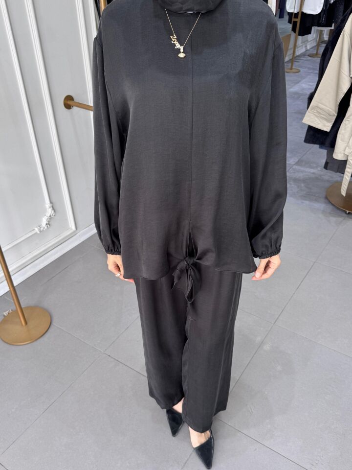 BAĞLAMA DETAYLI İPEK TAKIM SİYAH