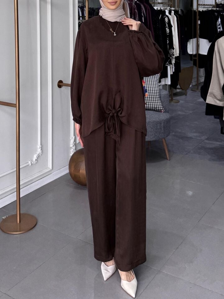 BAĞLAMA DETAYLI İPEK TAKIM KAHVE