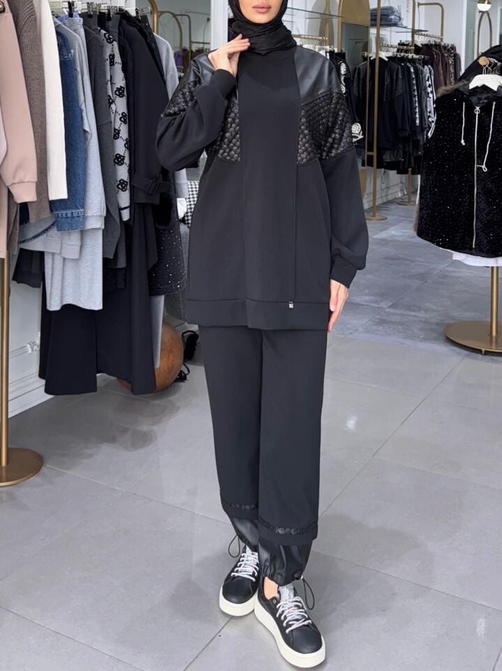 DERİ PUL DETAYLI TAKIM SİYAH