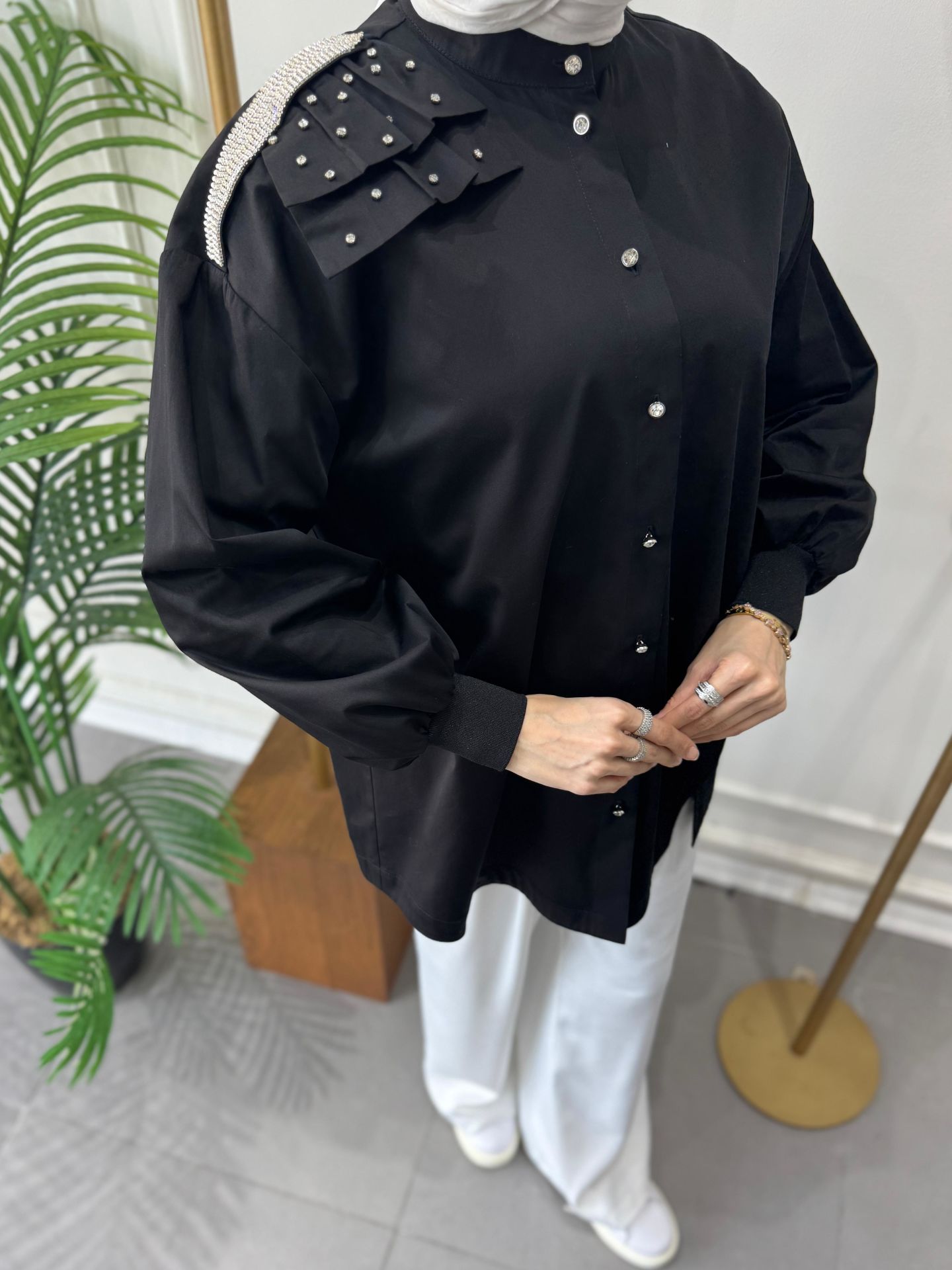 DÜĞME TAŞ DETAYLI GÖMLEK SİYAH