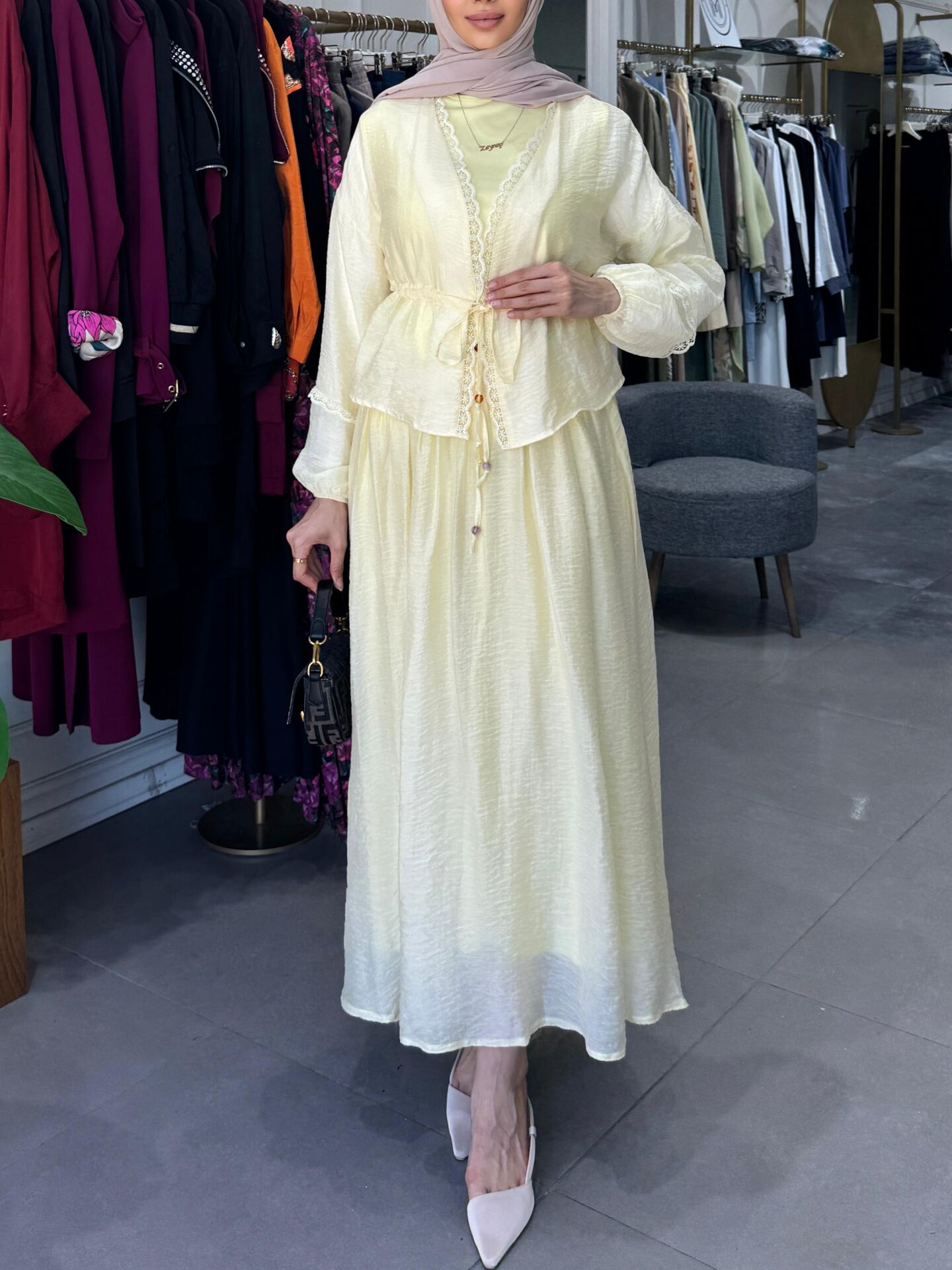 DANTEL BEL BÜZGÜ TENSEL ETEKLİ TAKIM SARI