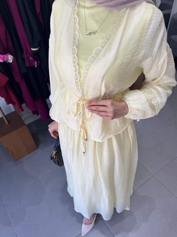 DANTEL BEL BÜZGÜ TENSEL ETEKLİ TAKIM SARI