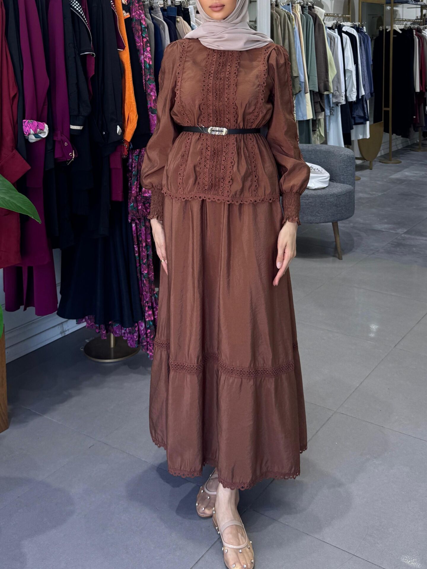 GÜPÜRLÜ ETEKLİ TAKIM TABA