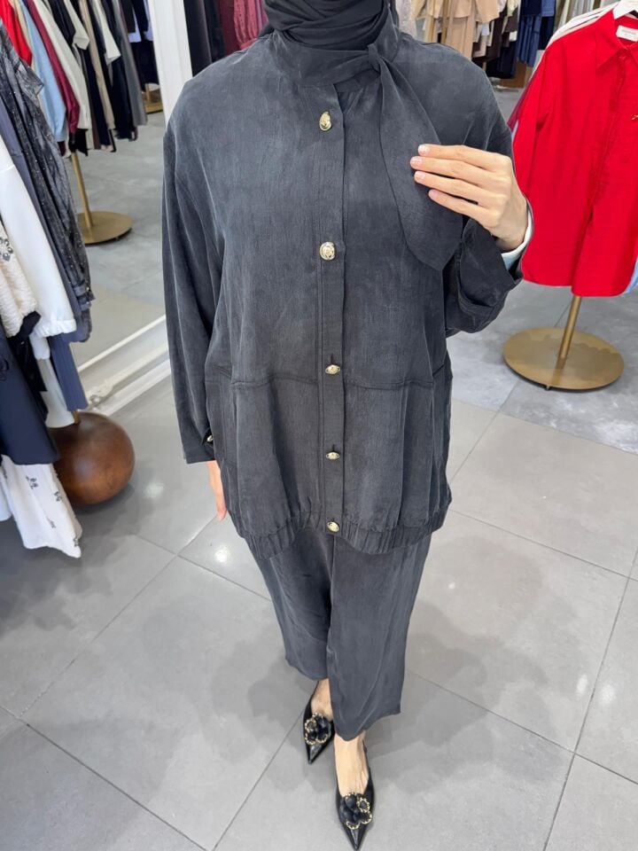 YAKA BAĞLAMA DETAYLI TAKIM SİYAH