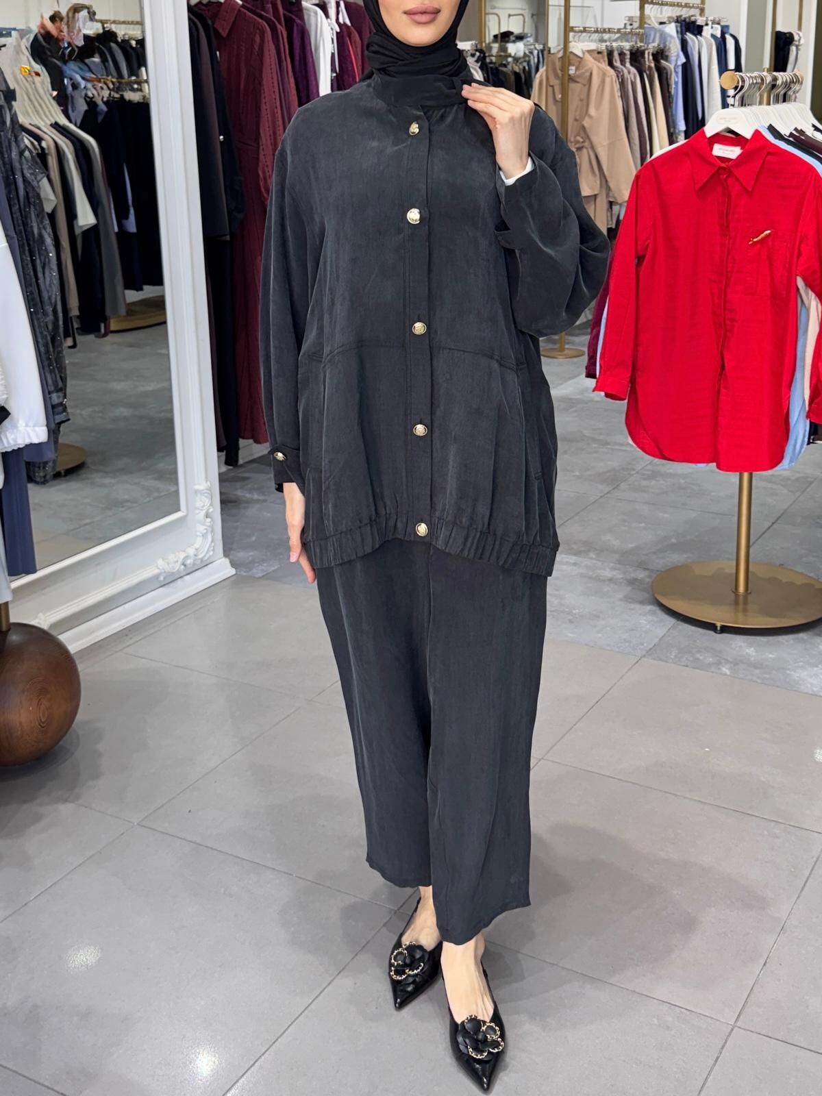 YAKA BAĞLAMA DETAYLI TAKIM SİYAH