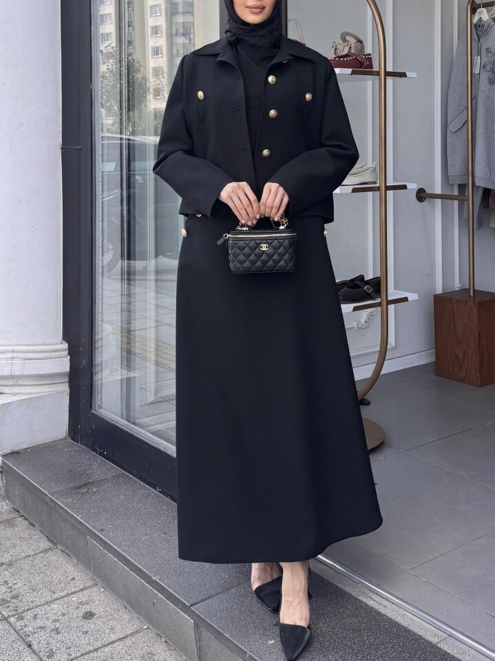 GOLD DÜĞME DETAYLI ETEKLİ TAKIM SİYAH